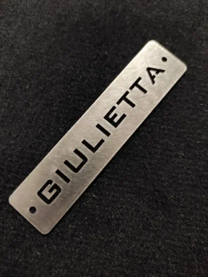 alfa romeo giulietta metal paspas logosu